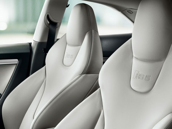 Audi RS5's front seats