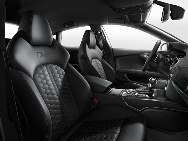 RS 7's front sport seats