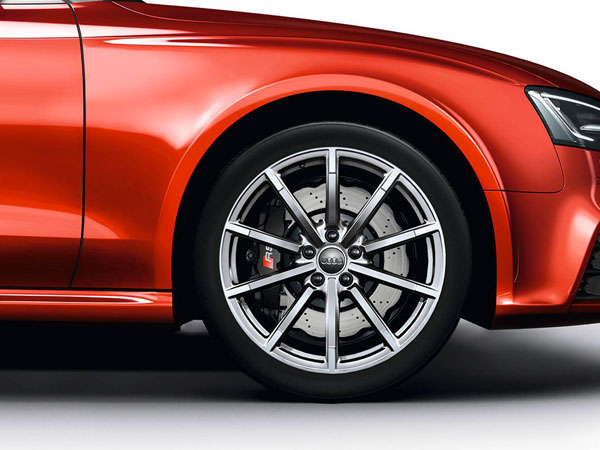 Audi RS 5's 19-inch alloy wheels