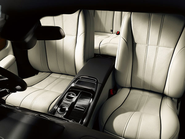 Jaguar XJ luxury cabin