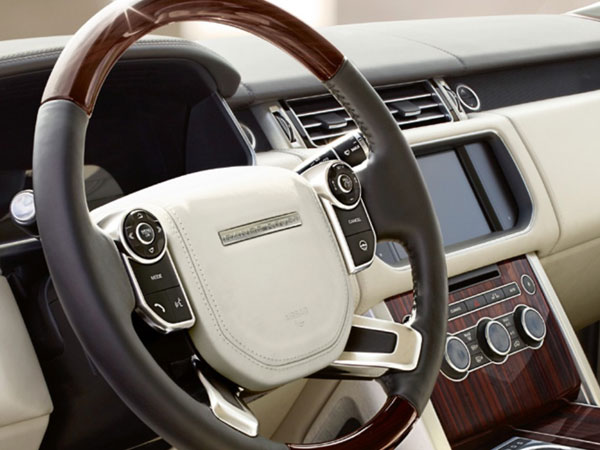 Range Rover Autobiography's steering wheel